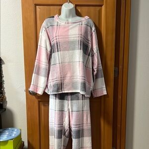 BRAND NEW!  Cozy Pink Plaid Loungewear, so cozy!